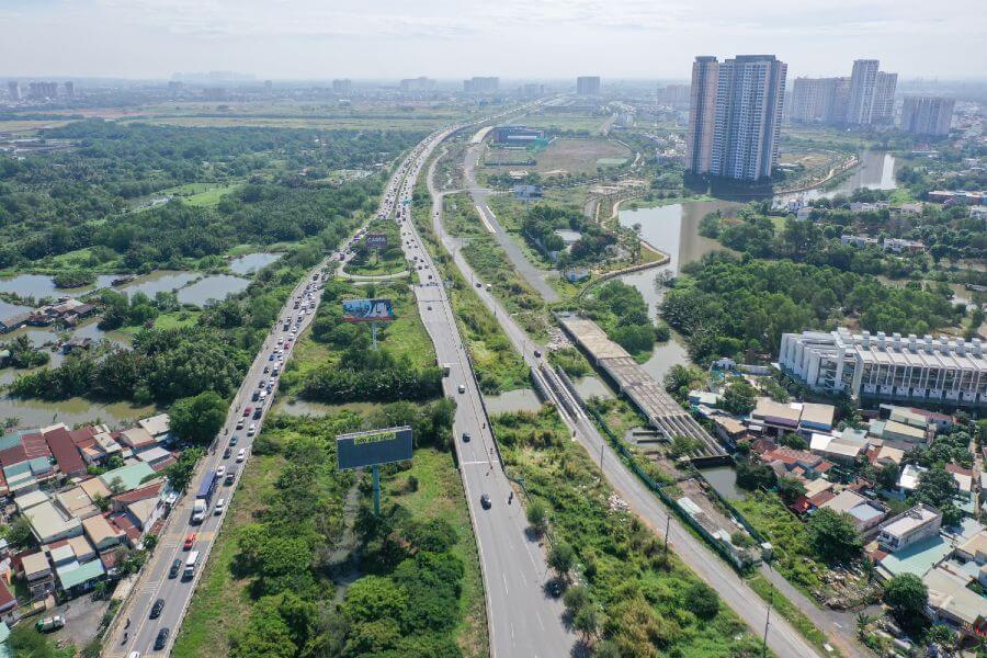Đường song hành cao tốc TPHCM – Long Thành – một trong những công trình giao thông trọng điểm của TP Thủ Đức
